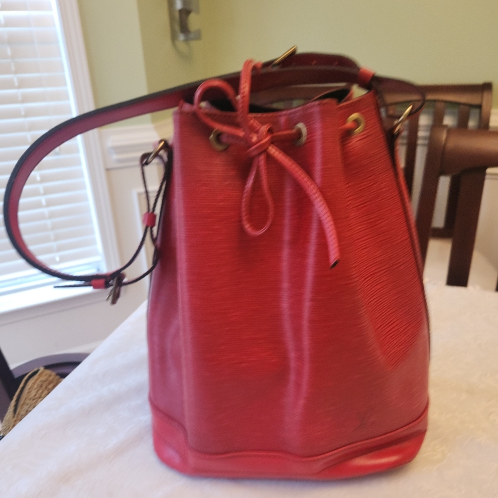 Louis Vuitton Red Epi Noe GM🎈